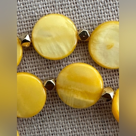 20 inch Mother of Pearl coin bead necklace NWOT - Picture 4 of 12